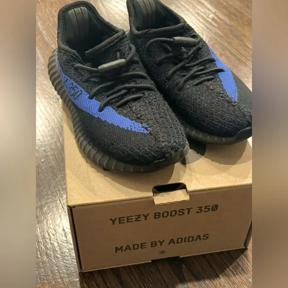 AUTHENTIC KIDS yeezy boost 350 V2 dazzling blue - Main Image